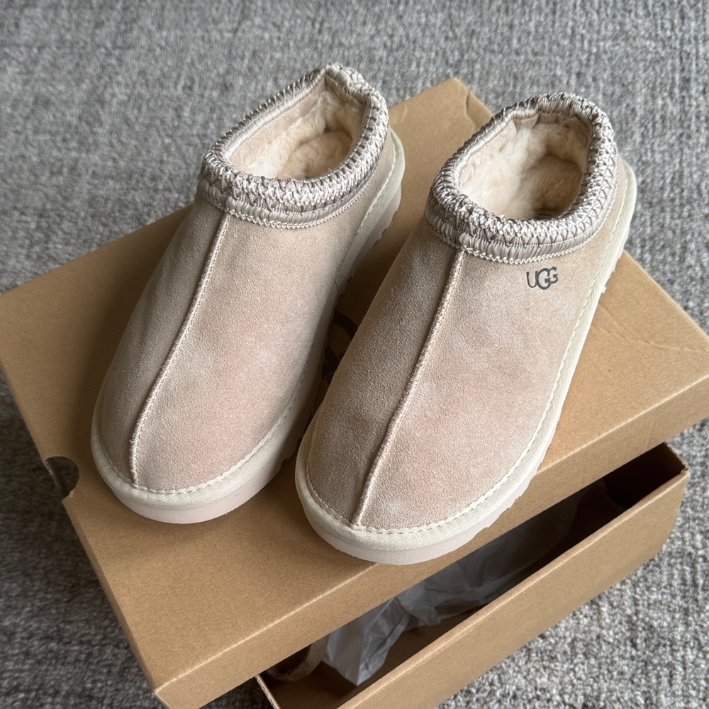 UGG Slipper Beige Tan Suede Cozy Slip-Ons